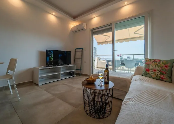 Panoramic Sea View Penthouse Неа-Перамос